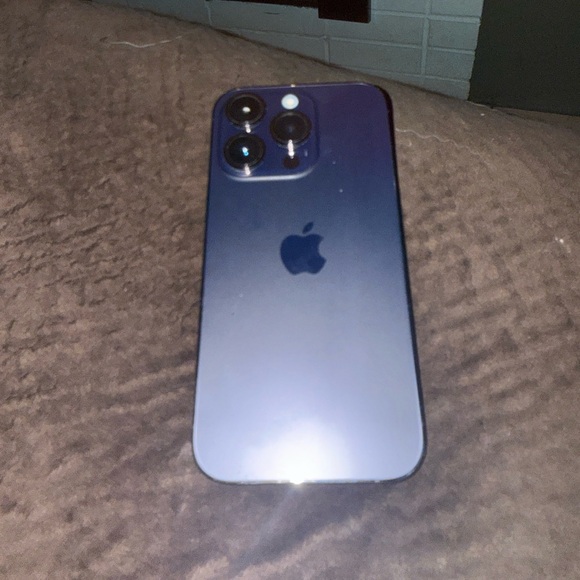 Apple Smartphone in Deep Blue - Picture 4 of 5